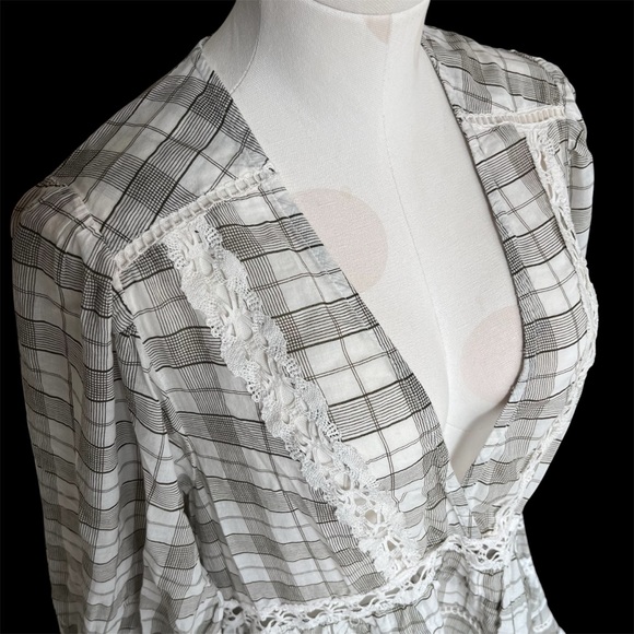 Free People Time Out Tunic like new Small Plaid with lace detail - Picture 3 of 8
